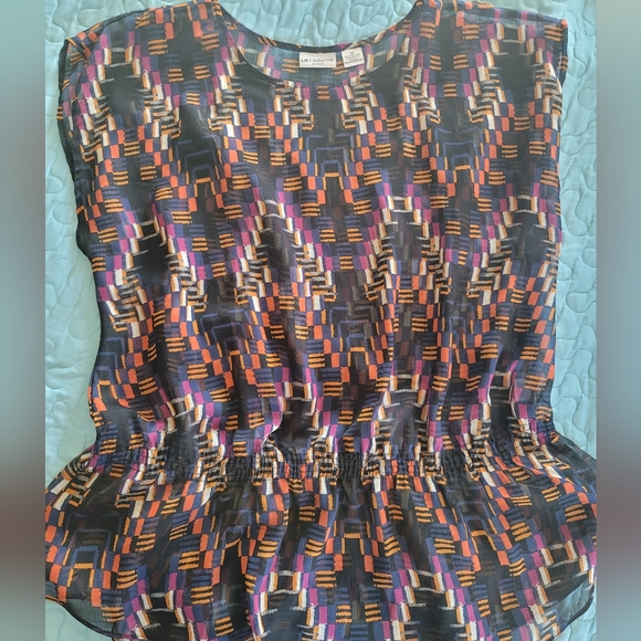 LIZ CLAIBORNE UEC Women’s Plus Size 1x peplum cap sleeve blouse black graphic - Picture 2 of 9